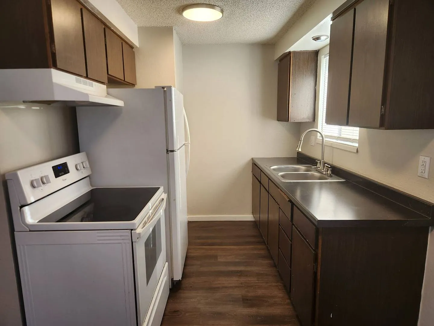 One Bedroom Apartment in Central Medford | Available Now — Photo 4