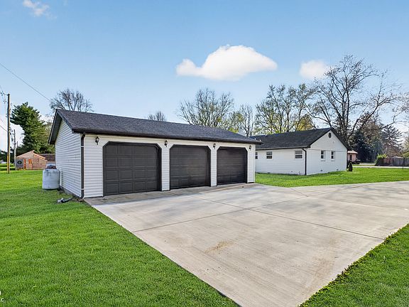2nd image of 1919 Elizaville Rd