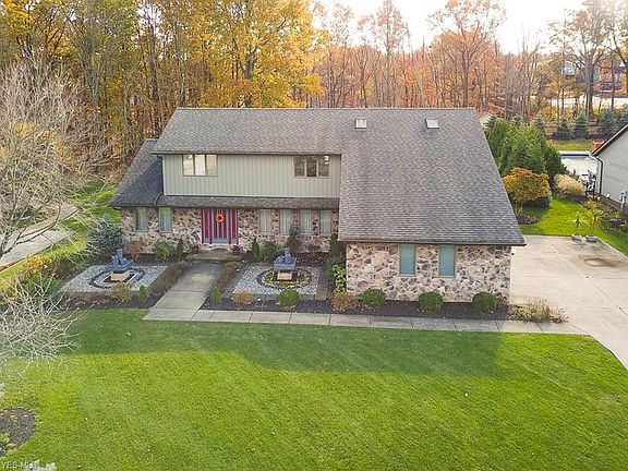 3rd image of 7500 Braewood Dr