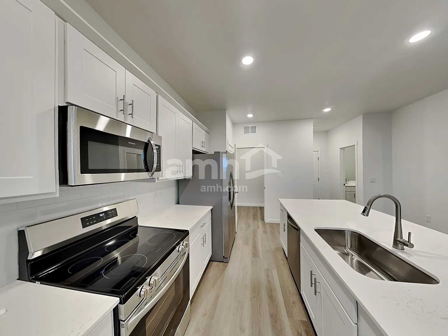 4 bed, 3.5 bath, 2945 sqft, $3,165 — Photo 4
