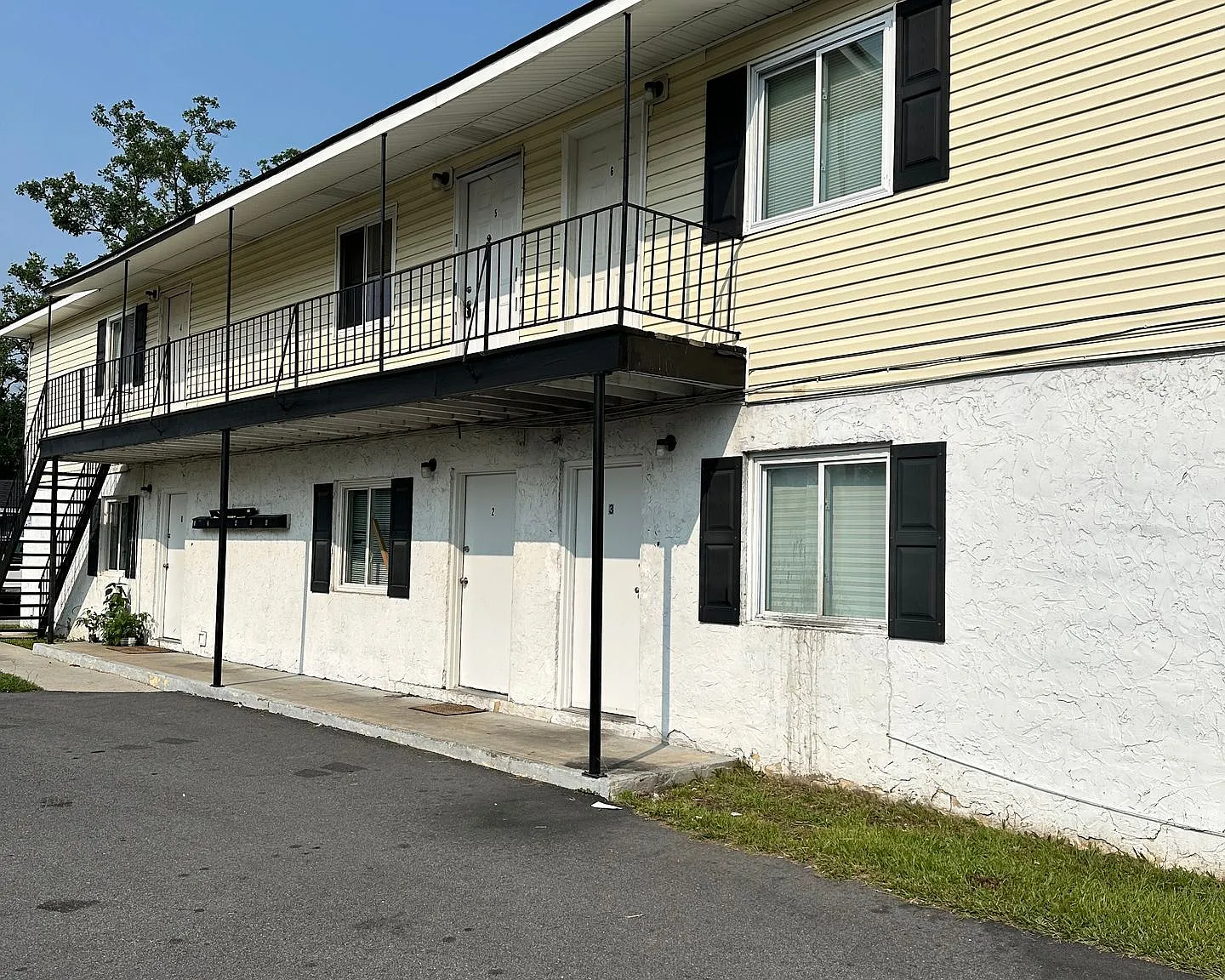 1301 Stiles Ave — Photo 1