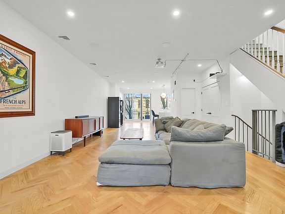 3rd image of 729 Chauncey St Suite 1