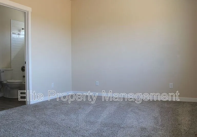 318 W Coral Dr — Photo 10