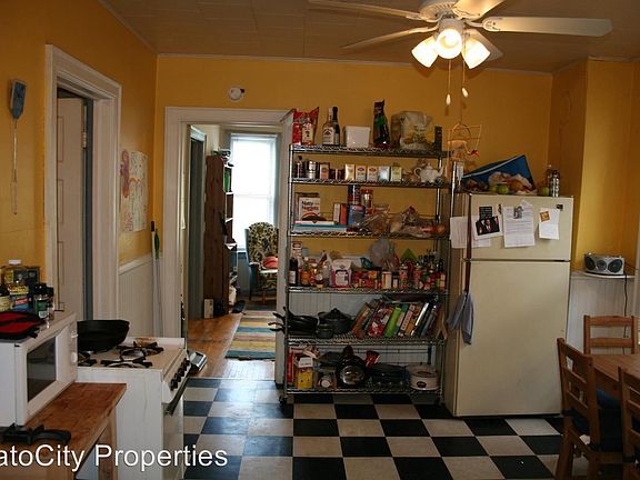 4th image of 922 E Wright St Rear 02