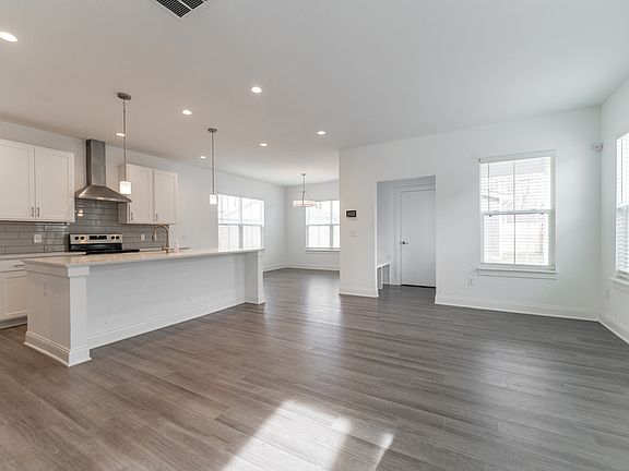 2nd image of 1048 W 18th St #1