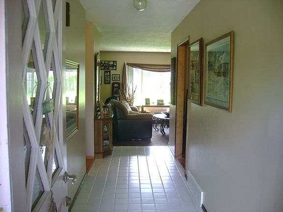 2nd image of 206 Fairway Dr