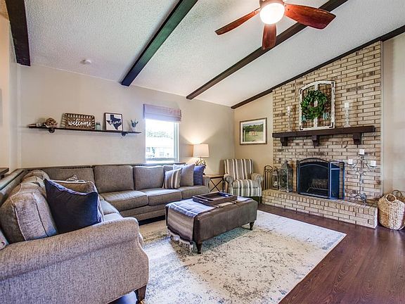 5th image of 2122 Village Crest Dr