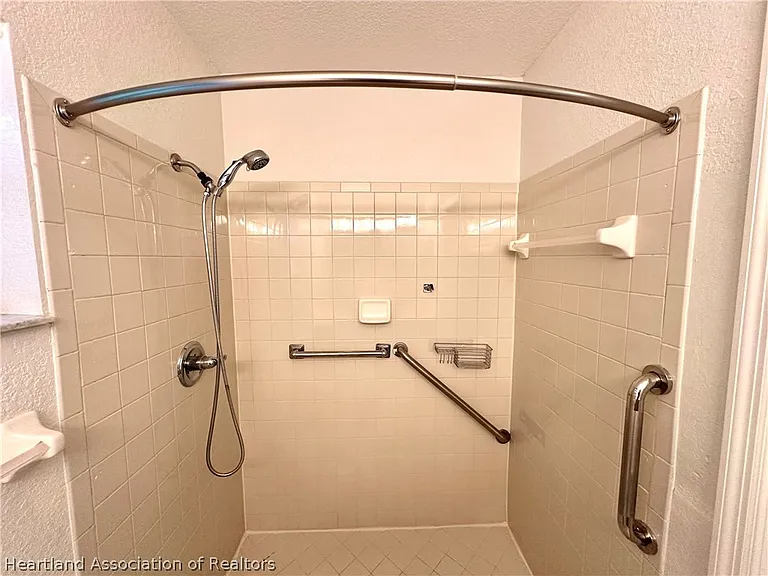 2306 Hidden Creek Cir — Photo 17
