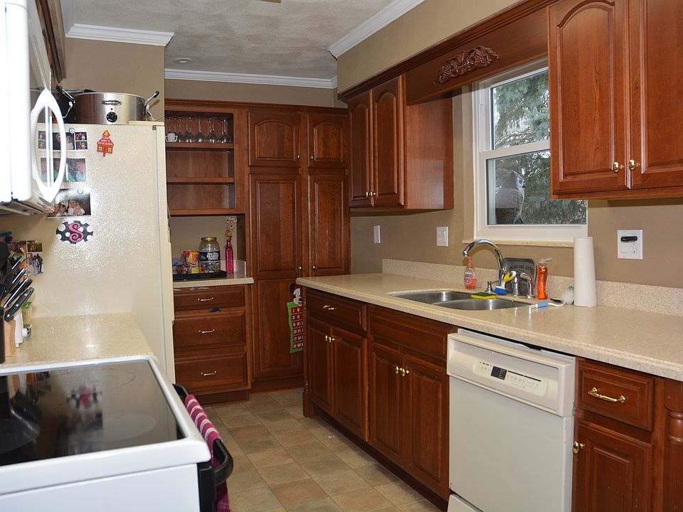 2nd image of 317 Schnebelt St