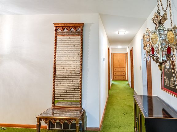 4th image of 1006 W River Blvd