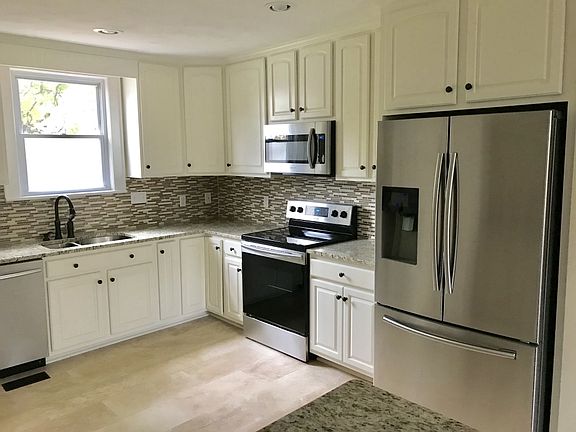 4th image of 119 W Lorengo Ave