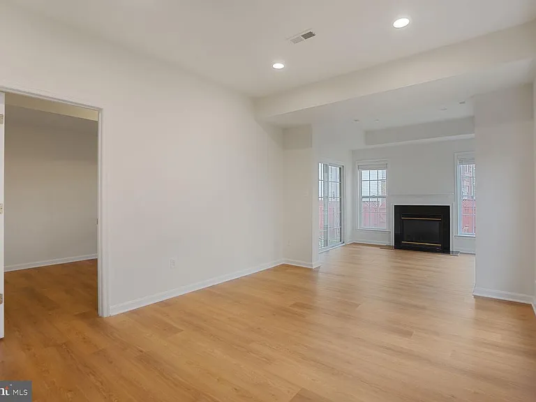 22062 Dilworth Sq — Photo 19