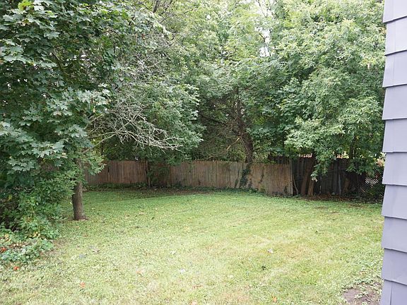 5th image of 906 Leonard St NE