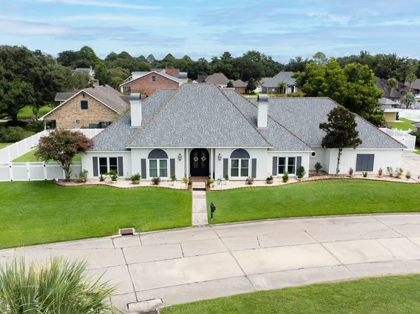 708 Astor Place Dr, New Iberia, LA 70563