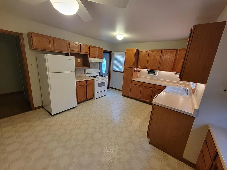 Huge eat-in kitchen