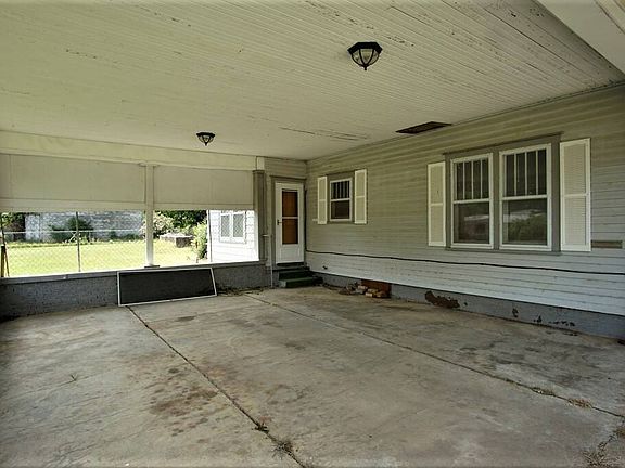 3rd image of 221 S 5th St
