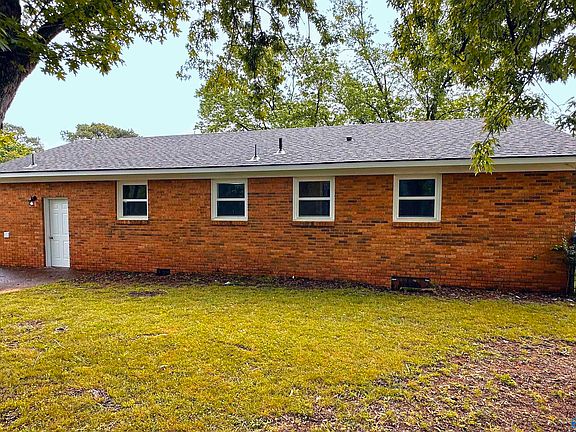 4th image of 1701 Golf Club Ln NW