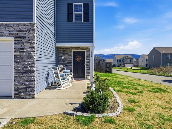 3rd image of 889 Old Towne Loop Dr
