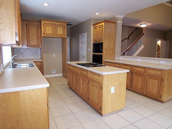 4th image of 23619 Finbury Ln