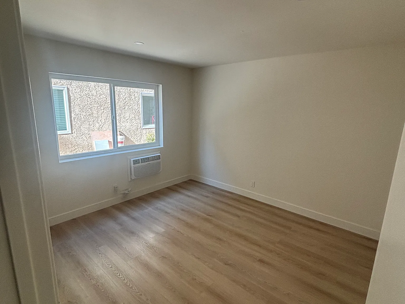 Elm Ave — Photo 3