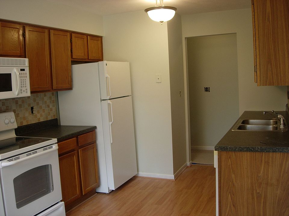 New flr, counters, appliances