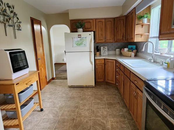 1565 Bluebird Dr, Dayton, OH 45432