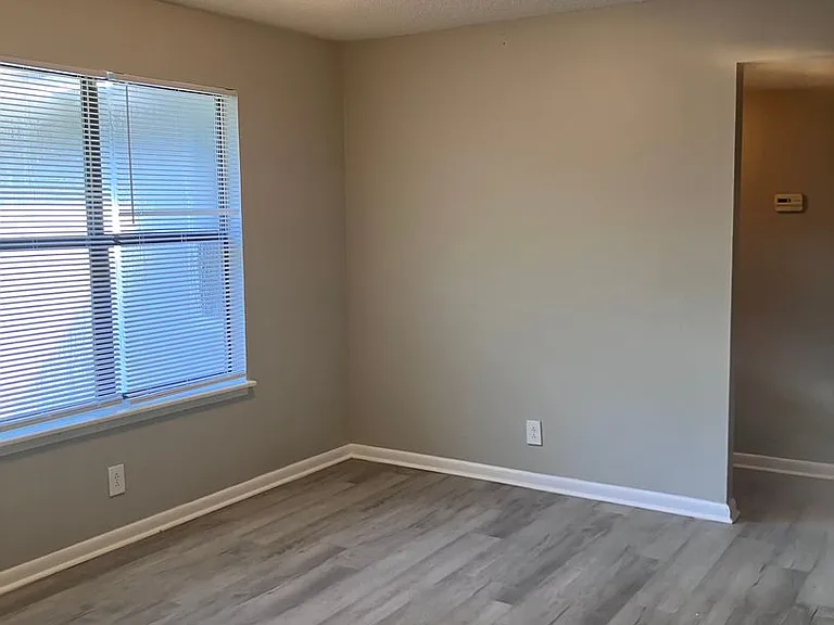 3161 Ridge Ave — Photo 9