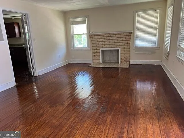 2 bed, 1.0 bath, $1,395 — Photo 2