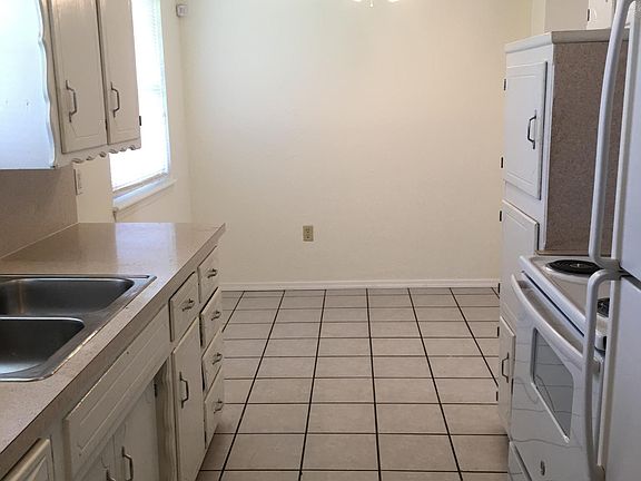 Kitchen & dining