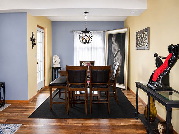 3rd image of 2859 Heritage Dr #2B