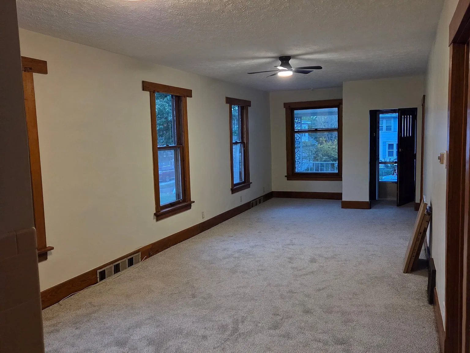 3 bed, 1054 sqft, $1,600 — Photo 3