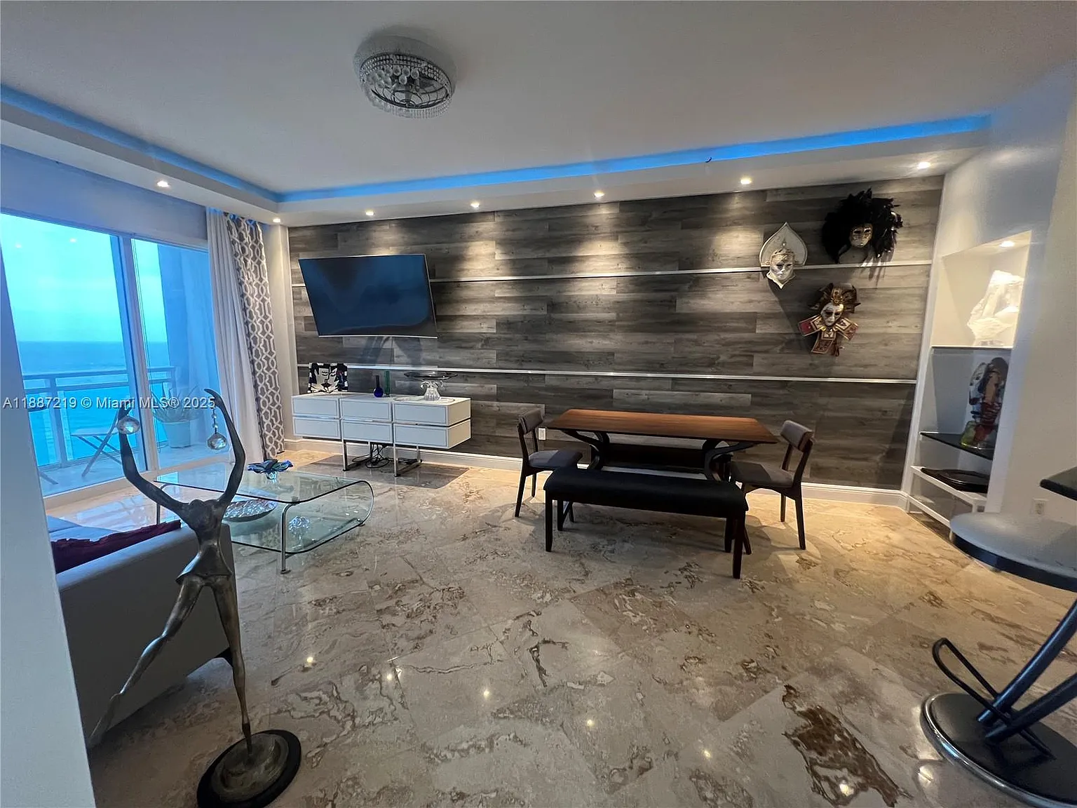 The Collins Condo — Photo 4