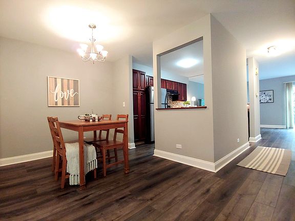 3rd image of 383 W Hamilton Ln