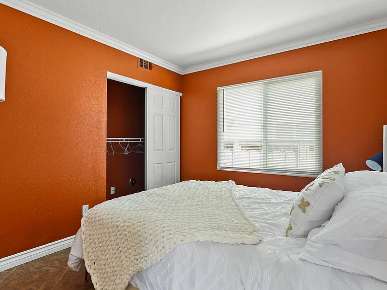 14033 Yorktown Ct — Photo 12