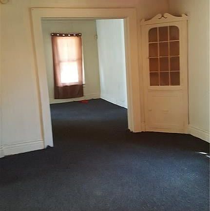 3rd image of 489 Northampton St