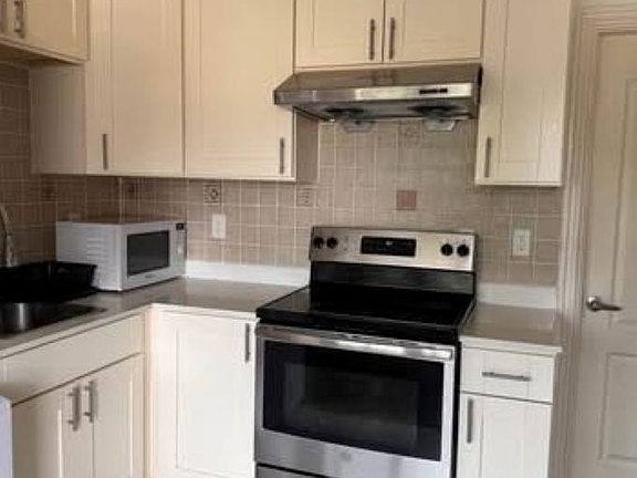 5th image of 387X S Elmwood St