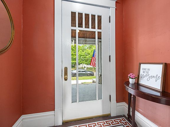 3rd image of 220 Hampton Ave SE