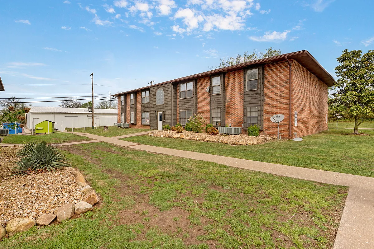 Building Photo - 1221 S Park Ave #15
