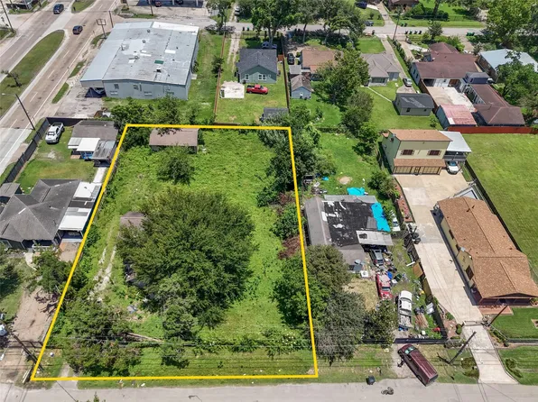 809 Dorchester St, Houston, TX 77022