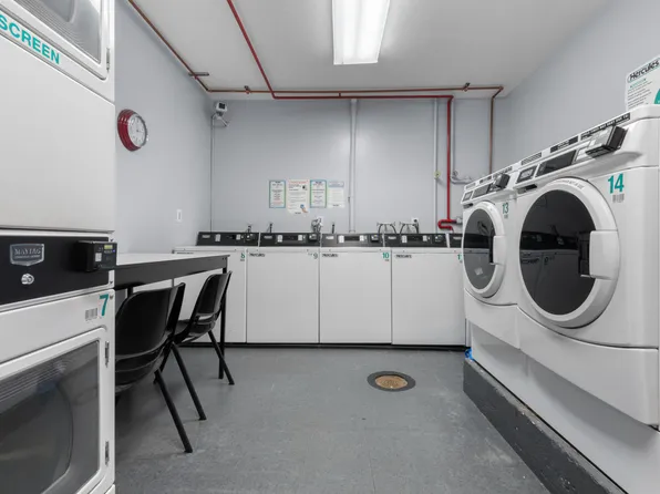 689 Ft Washington Avenue image 12 of 17