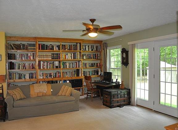 3rd image of 250 Cooke Pl