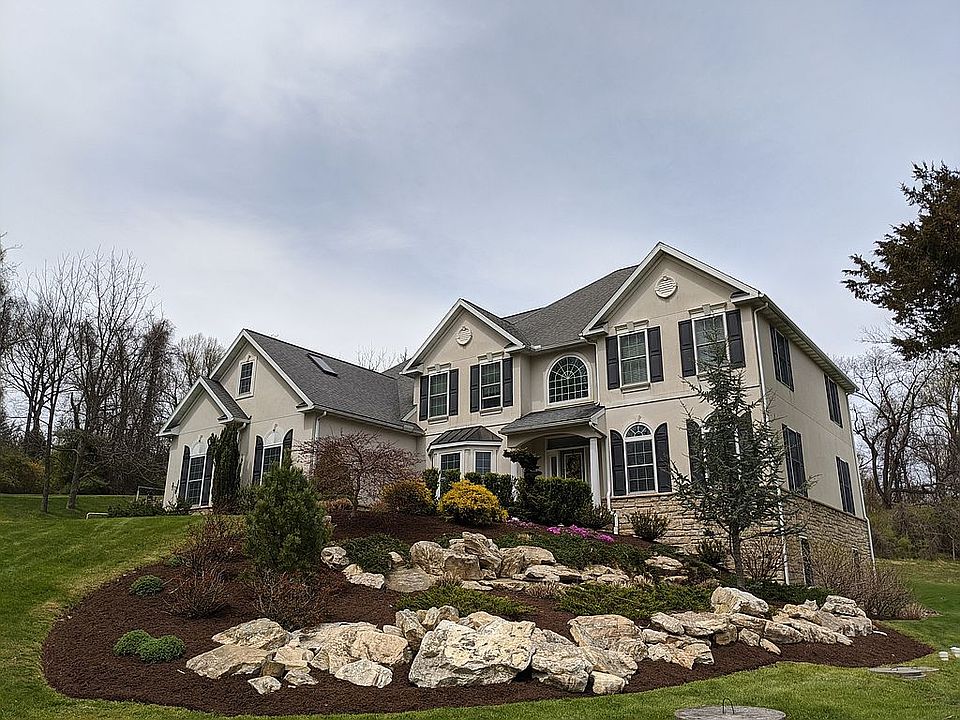 1st image of 120 Fox Hill Dr