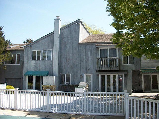1st image of 27 Meadow Ln
