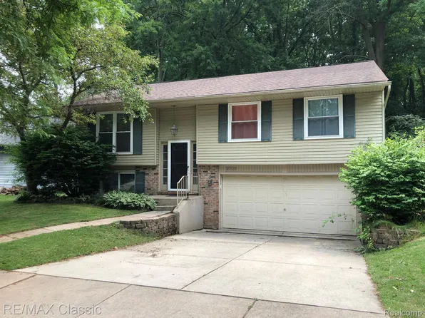 2686 Winter Dr, Troy, MI 48083