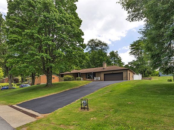 3rd image of 104 Pine Dr