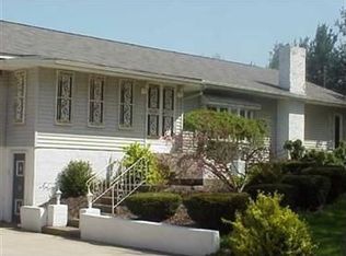 10899 Baumhart Rd, Amherst, OH 44001