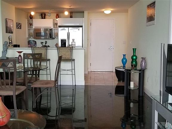 4th image of 601 NE 36th St APT 3008