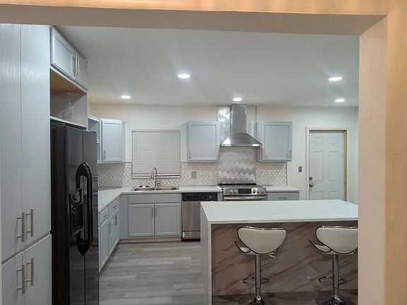 4th image of 925 NW 121st St