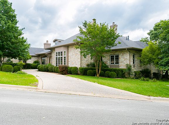 2nd image of 200 Deerwood Dr E