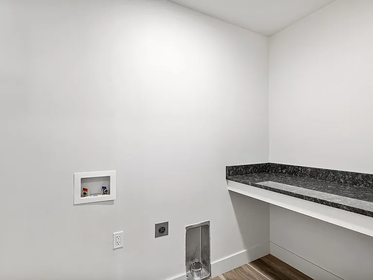 917 N 100 W — Photo 26